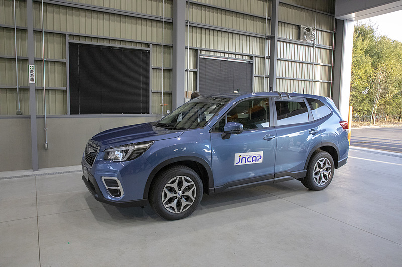 発表会後に行なわれたデモンストレーション。こちらはペダル踏み間違い時加速抑制装置。使用するのはスバル フォレスター