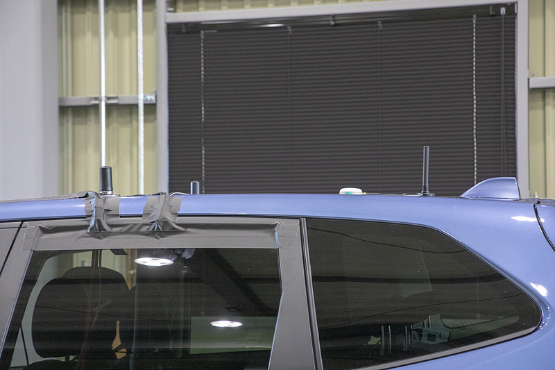 速度や車両の位置を正確に記録するため、計5個のGPSアンテナを装備する