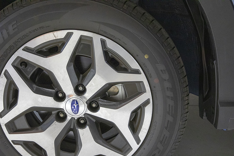 ブレーキの性能評価なので、4輪のブレーキにはテスト用の温度域が設定されている。本来のテストではブレーキの温度を65℃～100℃に上げて行なう