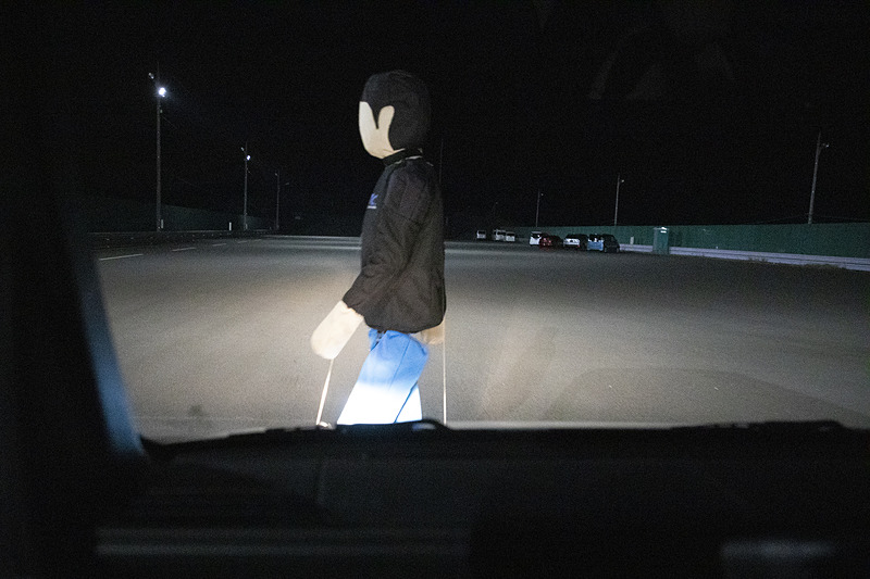 試乗は人が運転する方法で速度は35km/hほど。ドライバーを含めて4名乗車と車重は重くなっていたが、ダミーに当たることなく停車した