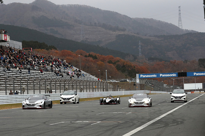 高星明誠選手ドライブによる日産フォーミュラEマシンのデモンストレーション走行（NISMOフェスティバルより）。高星選手はリザーブドライバー兼テストドライバーとしてフォーミュラE選手権 シーズン5に挑戦する