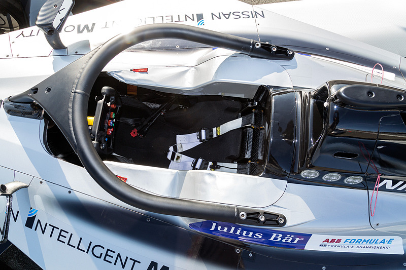 日産フォーミュラEマシンの詳細。なお、日産のフォーミュラEマシンはセバスチャン・ブエミ選手とオリバー・ローランド選手がドライブする