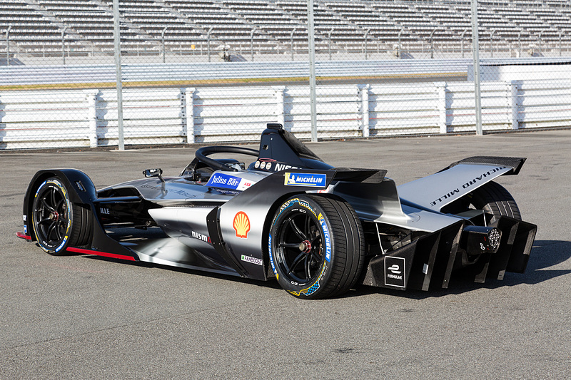 日産フォーミュラEマシンの詳細。なお、日産のフォーミュラEマシンはセバスチャン・ブエミ選手とオリバー・ローランド選手がドライブする