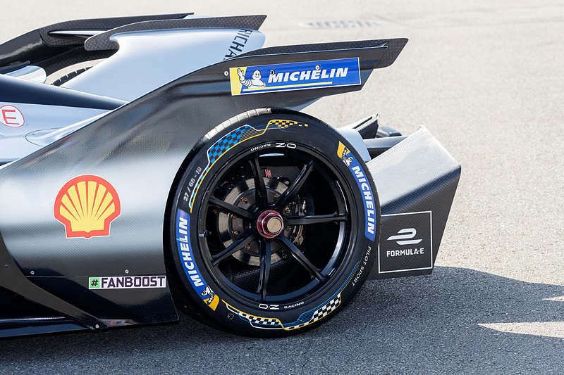 日産フォーミュラEマシンの詳細。なお、日産のフォーミュラEマシンはセバスチャン・ブエミ選手とオリバー・ローランド選手がドライブする