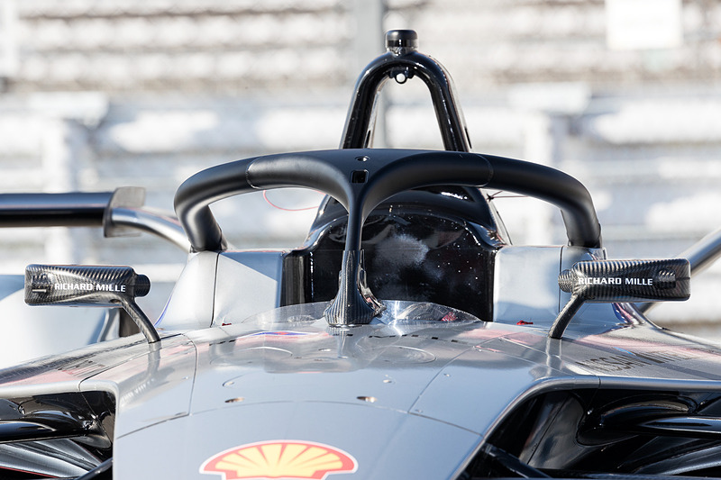 日産フォーミュラEマシンの詳細。なお、日産のフォーミュラEマシンはセバスチャン・ブエミ選手とオリバー・ローランド選手がドライブする