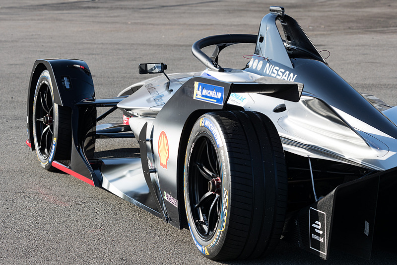 日産フォーミュラEマシンの詳細。なお、日産のフォーミュラEマシンはセバスチャン・ブエミ選手とオリバー・ローランド選手がドライブする