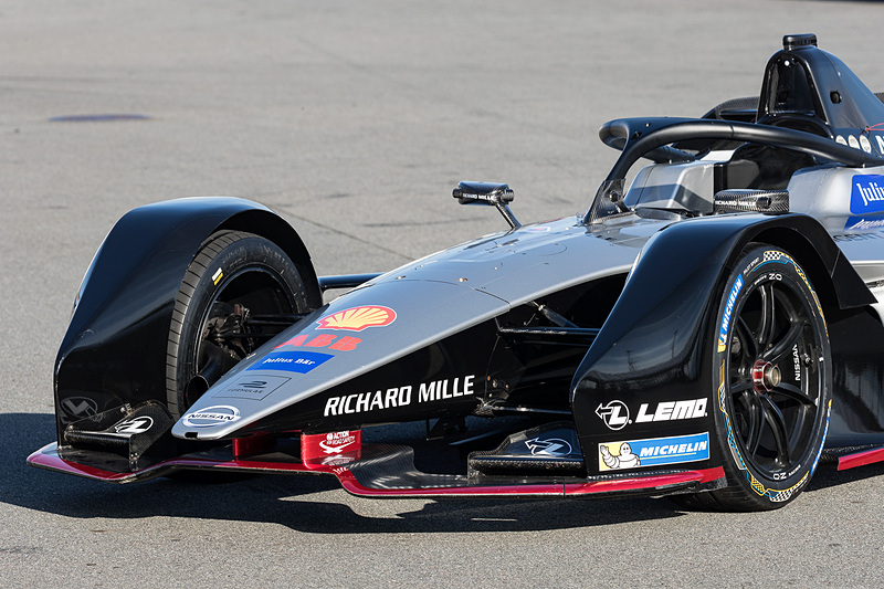 日産フォーミュラEマシンの詳細。なお、日産のフォーミュラEマシンはセバスチャン・ブエミ選手とオリバー・ローランド選手がドライブする