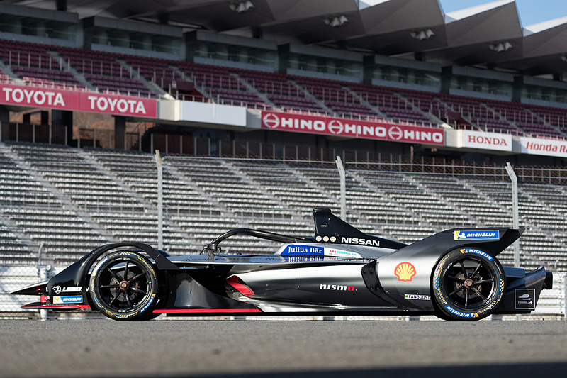日産フォーミュラEマシンの詳細。なお、日産のフォーミュラEマシンはセバスチャン・ブエミ選手とオリバー・ローランド選手がドライブする