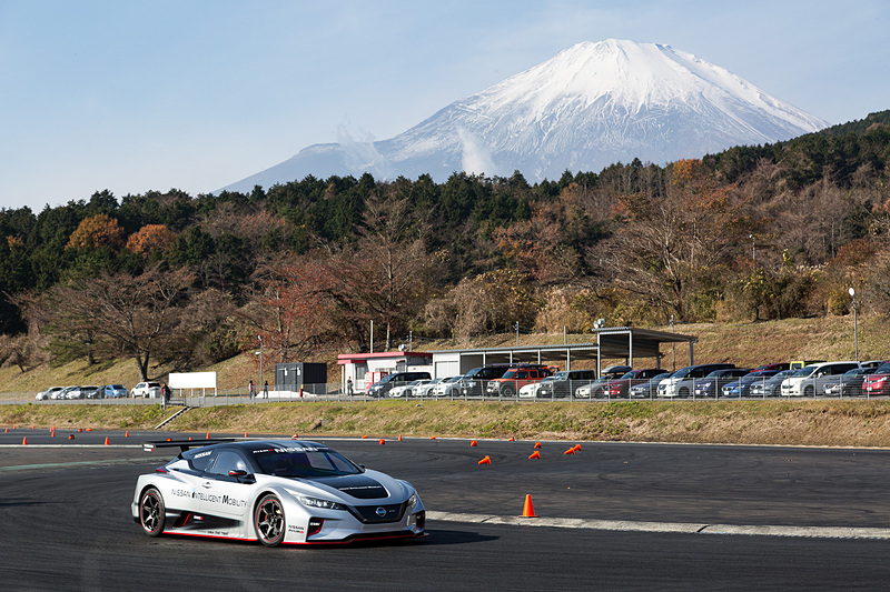 11月30日に世界初公開した新型EVレーシングカー「リーフ NISMO RC」