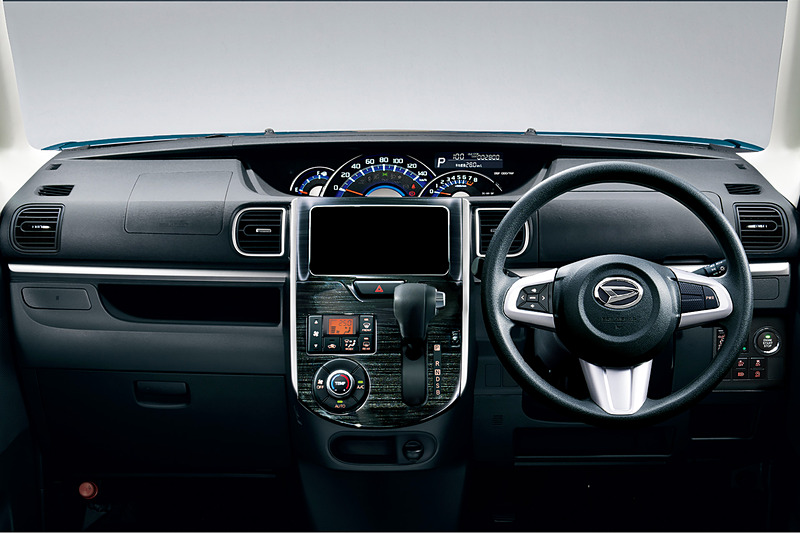 「ブラックインテリア」やシャドウフロー柄のプレミアムシャインブラックセンタークラスター、メッキ加飾などを使って質感の高い室内空間を演出