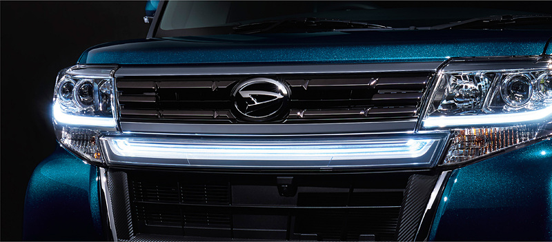 「フロントグリルLEDイルミネーション」（ホワイト）を特別装備