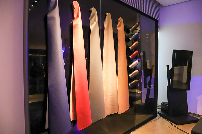 生地やステッチの見本なども用意される