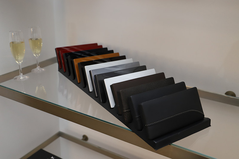 生地やステッチの見本なども用意される