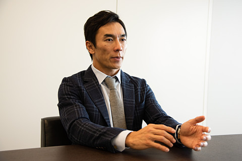 インディ500ウィナー佐藤琢磨選手の直筆サイン入りグッズをプレゼント