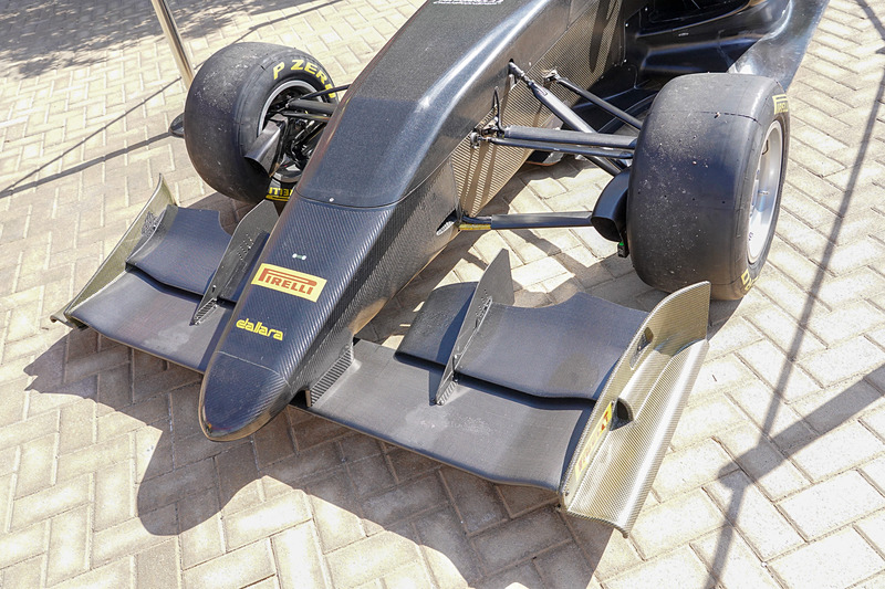 フロントウイング