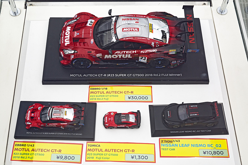 例年あっという間に完売となる限定ミニカー。発表されたばかりの「リーフ NISMO RC」（RC_02 TEST CAR）のミニカーも！