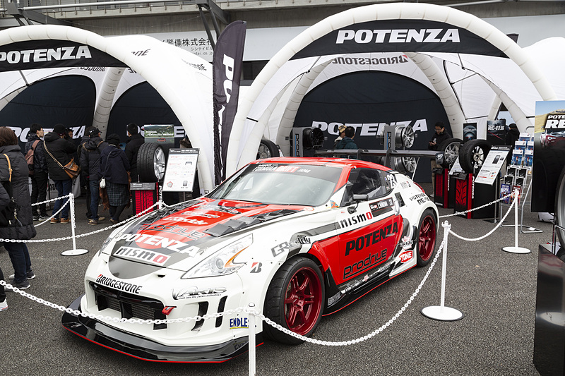 ブリヂストンブースでは実車やタイヤを展示