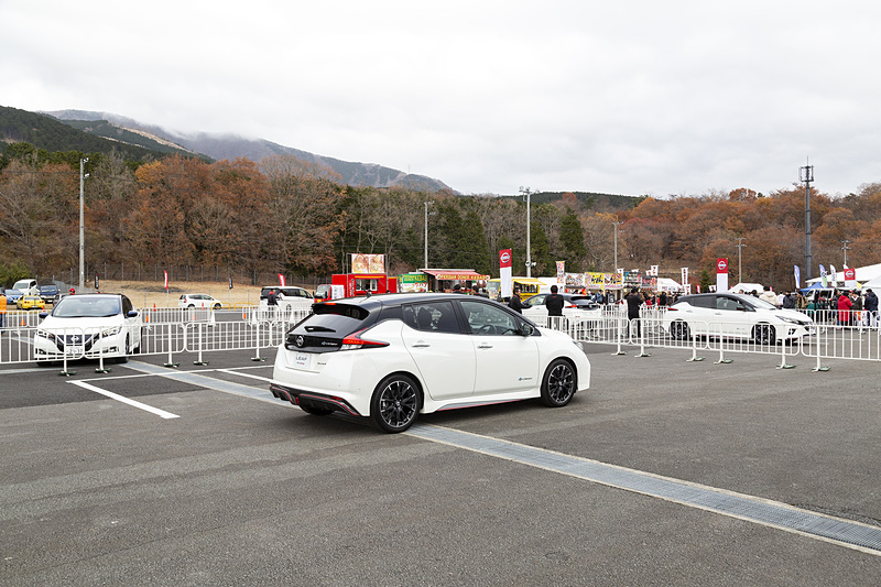 プロパイロットパーキングの同乗体験コーナーも人気を集めていた