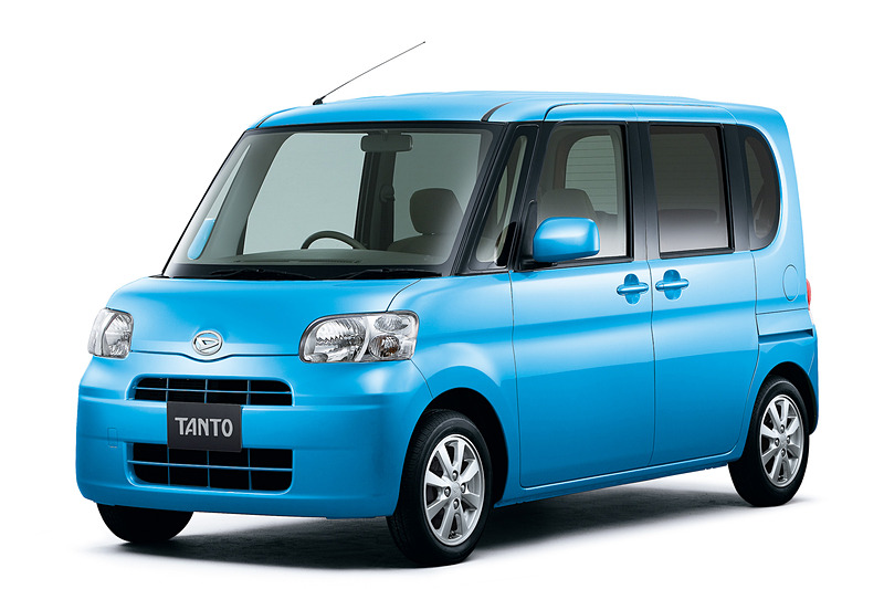 2007年12月に発売された2代目「タント」（L375型［2WD］/L385型［4WD］）。対応車種は順次拡大される