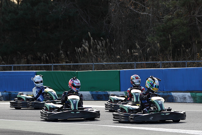 山本選手がポールを獲得