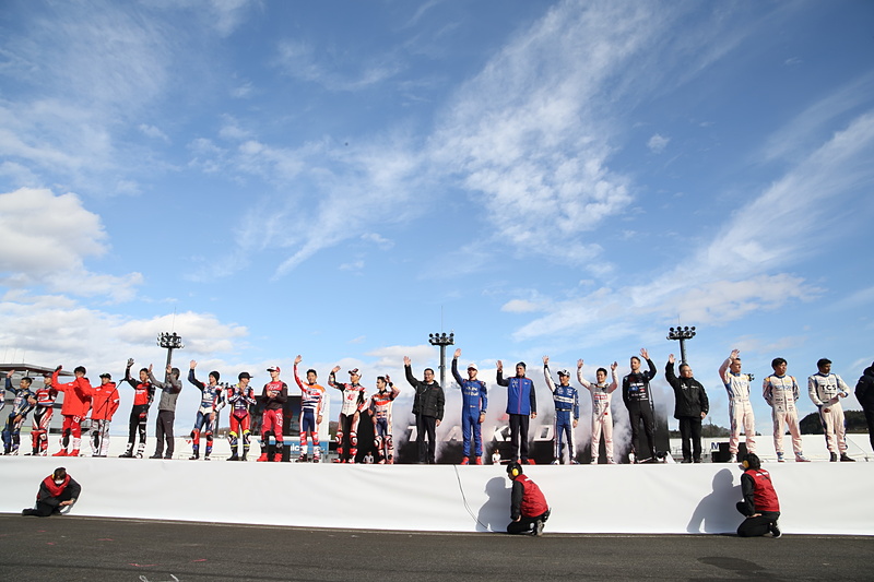 ドライバー、ライダーが勢揃い