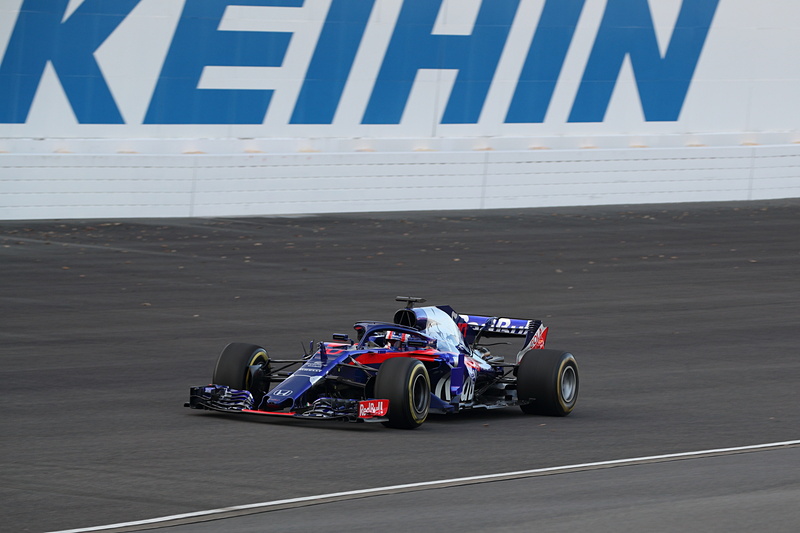 オーバルコースを走行するトロロッソ・ホンダ STR13