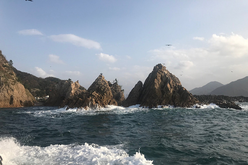 浦富海岸では遊覧船から奇観を眺めた