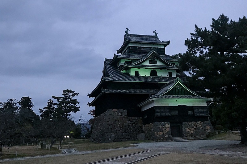 国宝の松江城は、凛とした姿で迎えてくれた