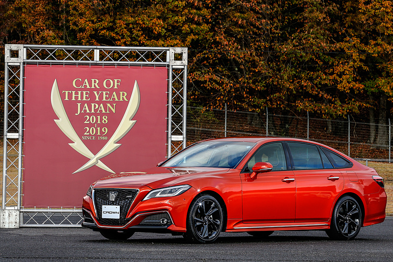 トヨタ「クラウン」