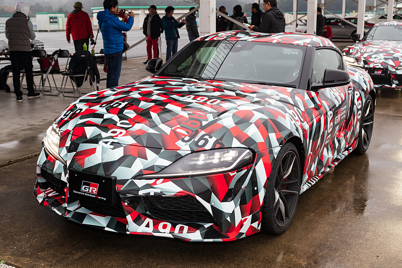 袖ヶ浦フォレストレースウェイで開催されたA90スープラ プロトタイプ試乗会。詳細はまだ明かされていないが、ホイールベースはA80スープラよりも80mmも短縮され、2470mmとした。試乗車はミシュラン「パイロット スーパー スポーツ」を装着