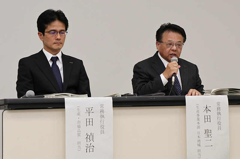 記者会見で登壇した日産自動車株式会社の常務執行役員 平田禎治氏（左）、常務執行役員 本田聖二氏（右）