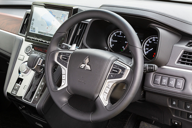 パワーステアリングが油圧から電動に変更され、力の弱い女性でも運転しやすくなった