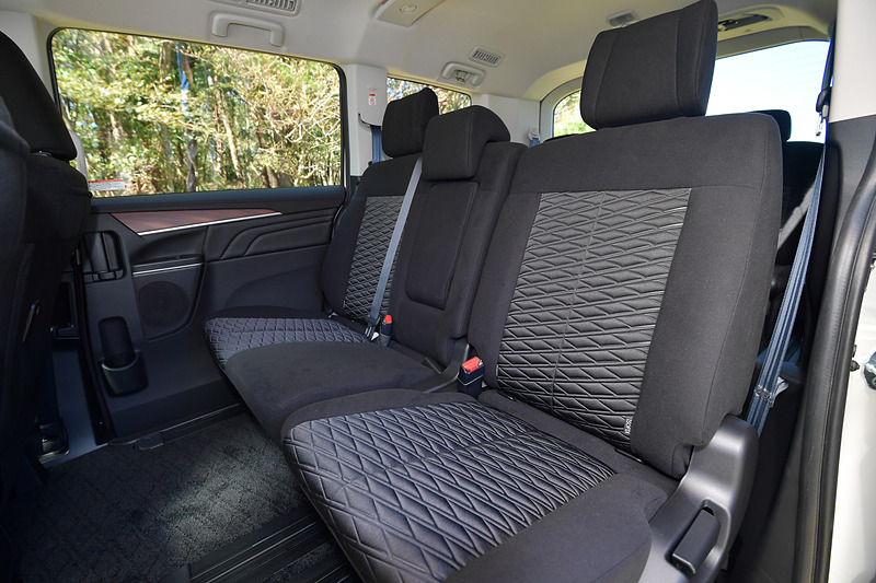 デリカD：5は2列目がベンチシートになる8人乗りの方が多く販売されているという