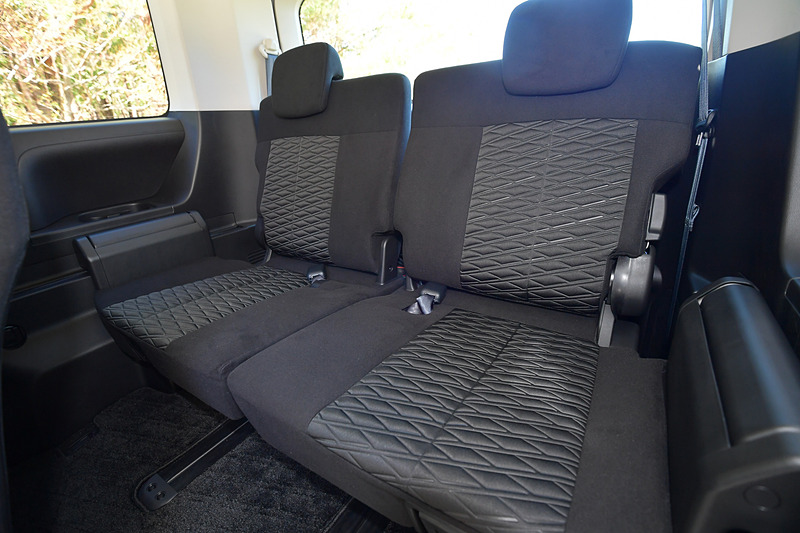 デリカD：5は2列目がベンチシートになる8人乗りの方が多く販売されているという