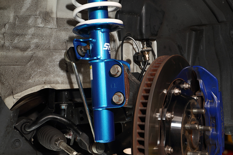 フロントダンパーのケース長を60mm拡大。これにより剛性がアップし、動きがなめらかになる