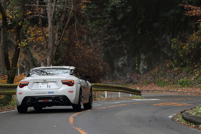 ワインディングを走ると、ただコンフォート一辺倒ではなく、しっかりと走りの期待にも応えてくれるサスペンションだということが分かる