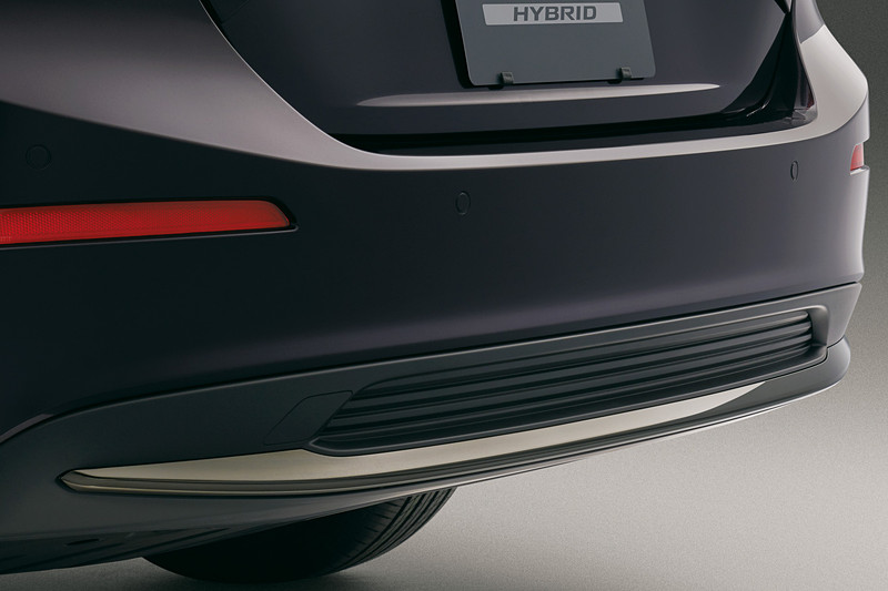 EX・BLACK STYLEは、ブラッククロームメッキの専用フロントグリル、専用リアバンパーロアーガーニッシュを採用