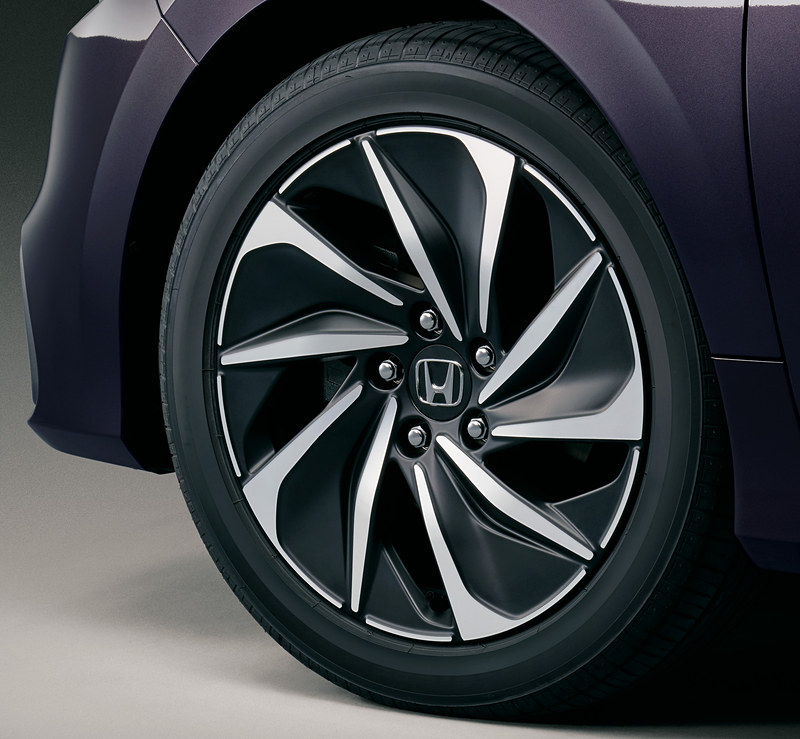 EX・BLACK STYLEの17インチアルミホイールはマットブラック塗装