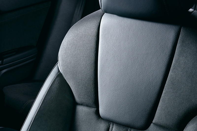 EX・BLACK STYLEで採用するコンビシートのシート表皮