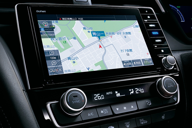 高精細8.0型ワイドディスプレイを採用する「ホンダ インターナビ＋リンクアップフリー＋ETC車載器（ナビゲーション連動）」を全車標準装備。さらに4スピーカー＋4トゥイーターの8スピーカーシステム、USBジャックなどを装備する