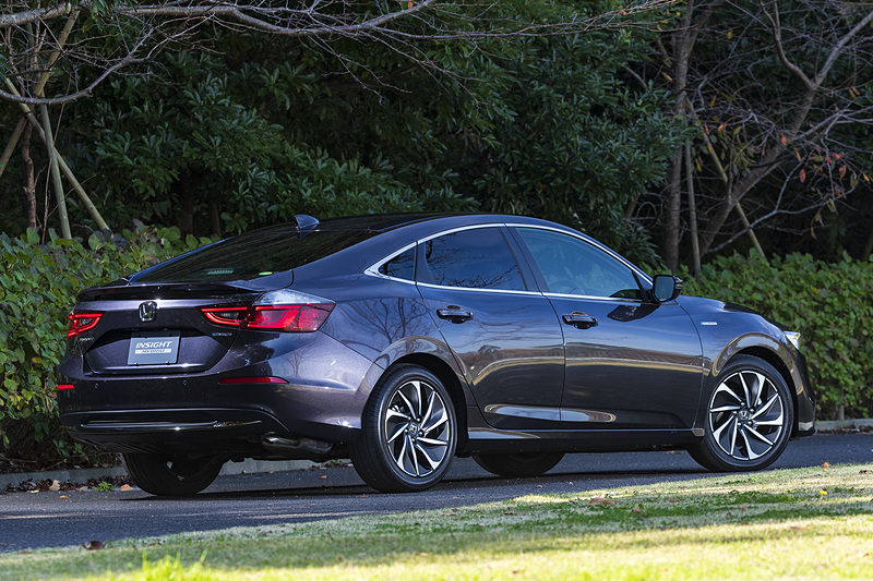 EX・BLACK STYLE。ボディカラーは専用色のルーセブラック・メタリック