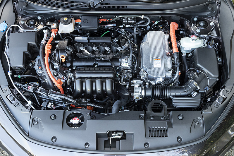 エンジンスペックは最高出力80kW（109PS）/6000rpm、最大トルク134Nm（13.7kgfm）/5000rpm。モーターは最高出力96kW（131PS）/4000-8000rpm、最大トルク267Nm（27.2kgfm）/0-3000rpmとなる