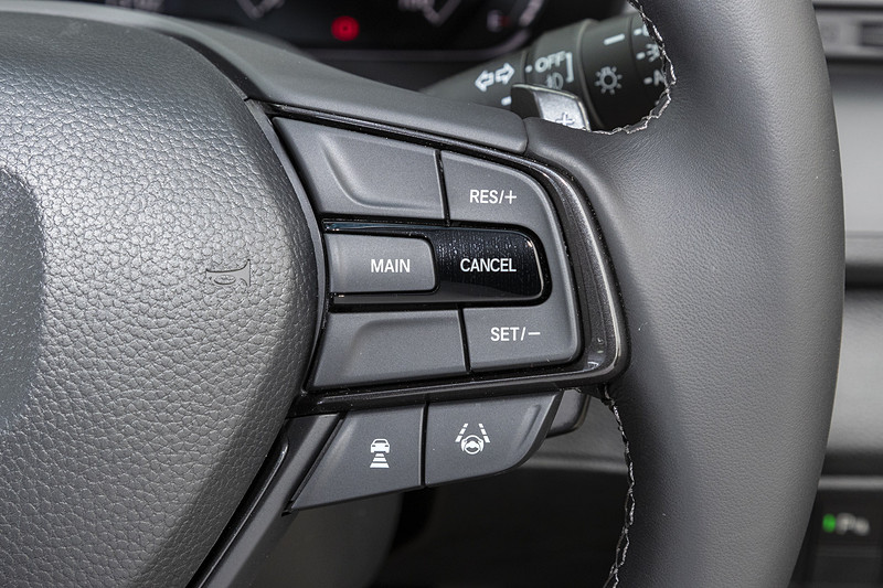 スポーク部に各種ボタンを配置