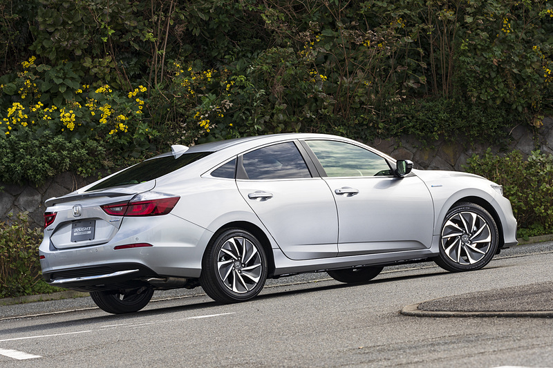 撮影車両のボディカラーはルナシルバー･メタリック