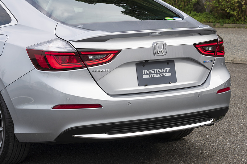 リアバンパーロア部のメッキがEX・BLACK STYLEとは異なり、シルバーとなっている