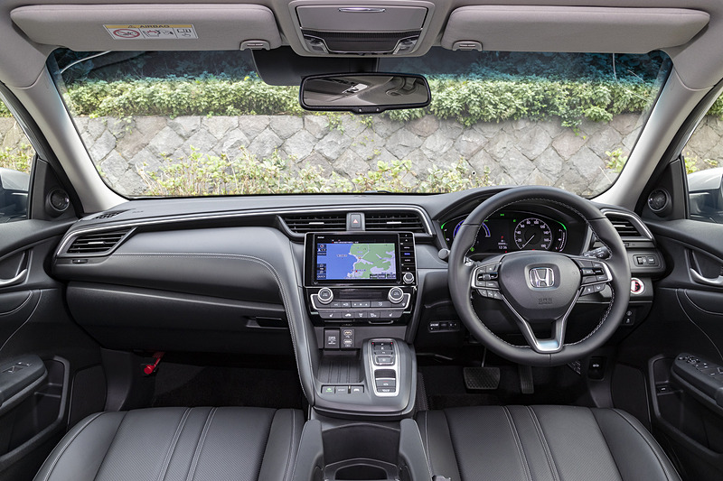 ソフトパッド部の表皮がプライムスムースになるほか、ルーフカラーもブラックからグレーに変更される