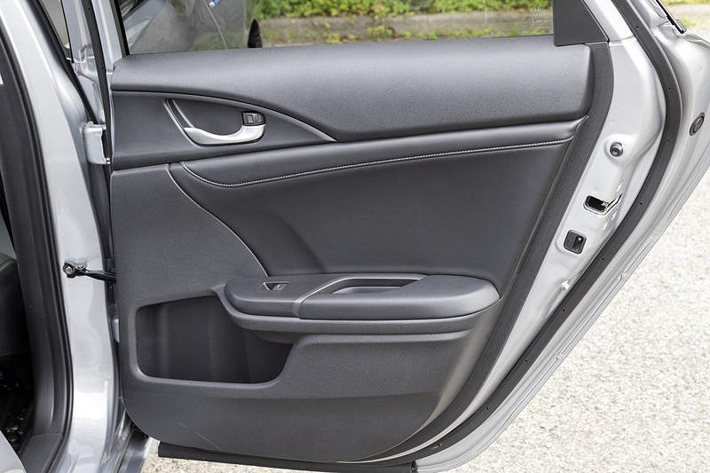 リアドアトリム