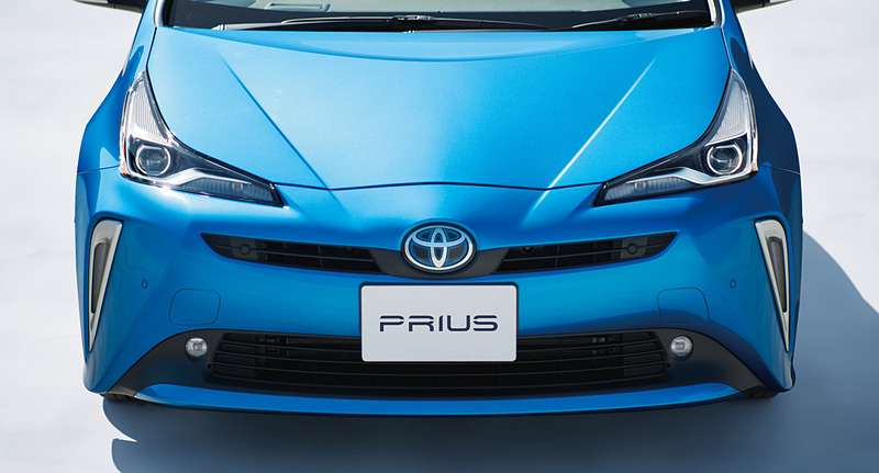 車両前後のデザインを水平基調に変更し、踏ん張り感のあるシルエットを演出