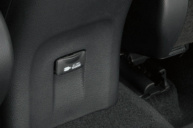 非常時給電システム付きのアクセサリーコンセント（AC100V 1500W）を引き続き採用