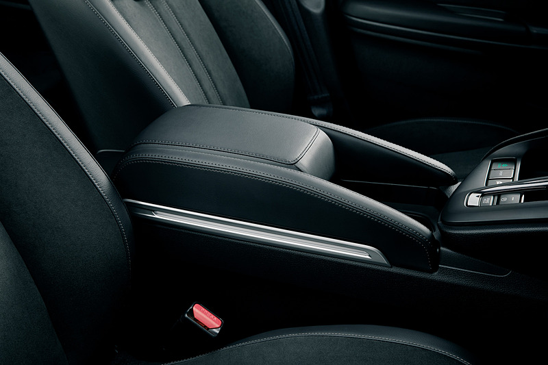 アームレストコンソール 本体/LEDイルミネーション付＋取付アタッチメント：計5万4000円